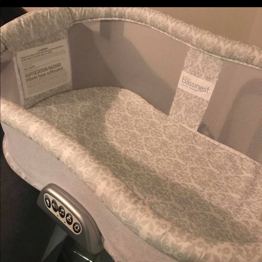 HAlO bassinet swivel sleeper premiere series